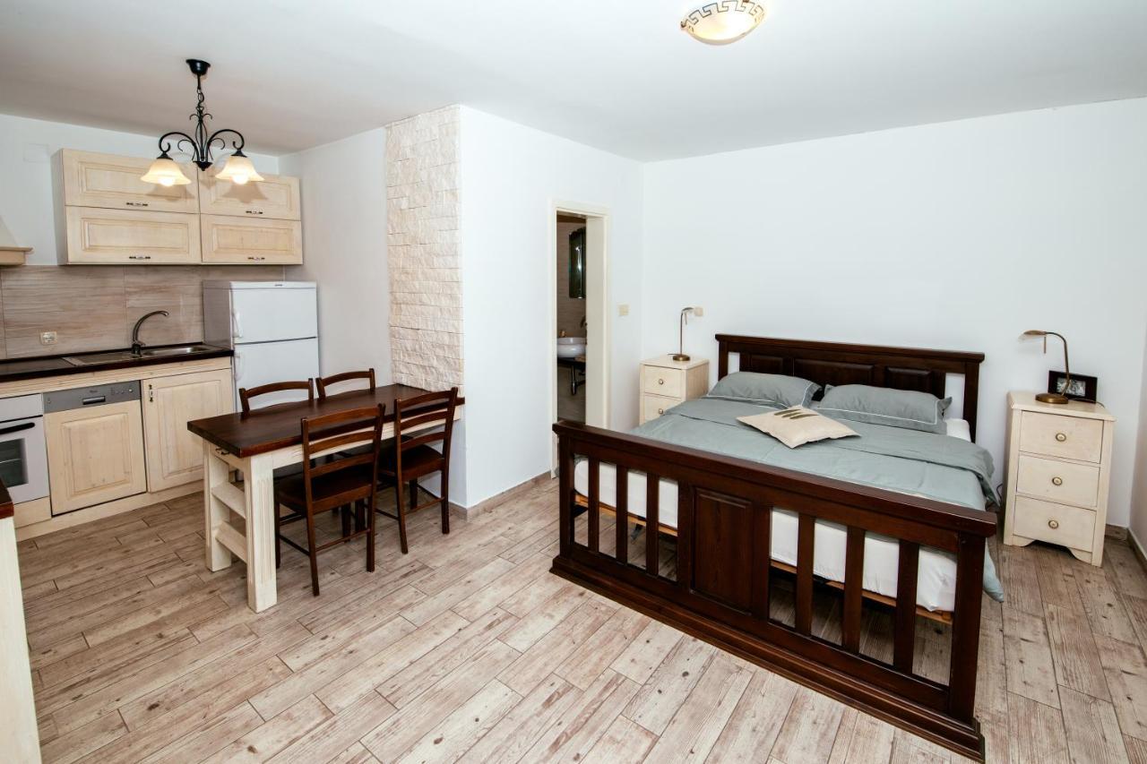 M&M Apartments Biograd Na Moru Luaran gambar