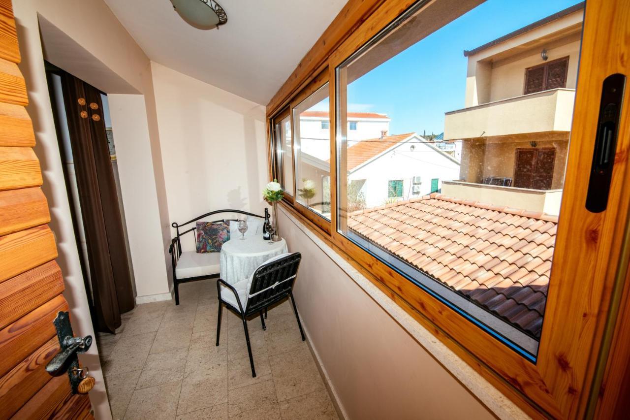M&M Apartments Biograd Na Moru Luaran gambar