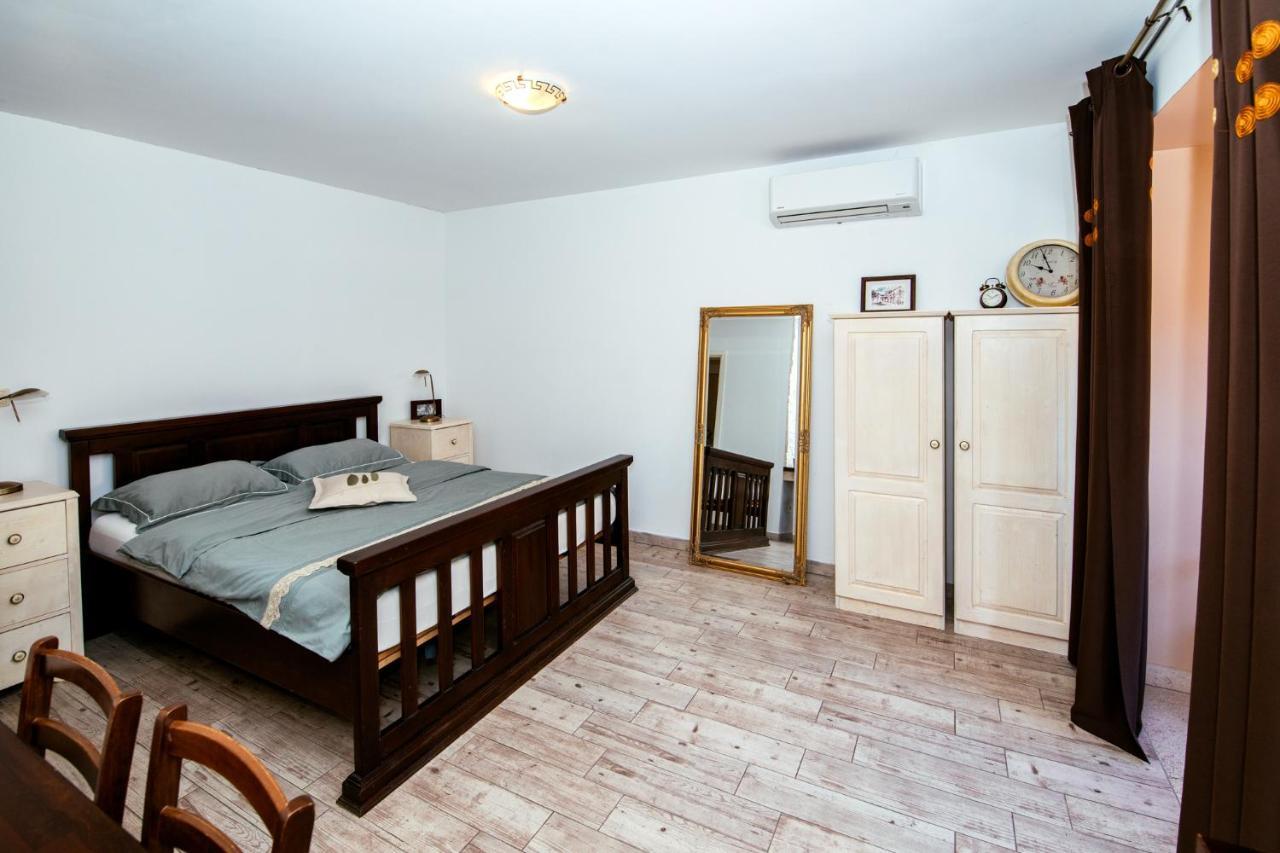 M&M Apartments Biograd Na Moru Luaran gambar