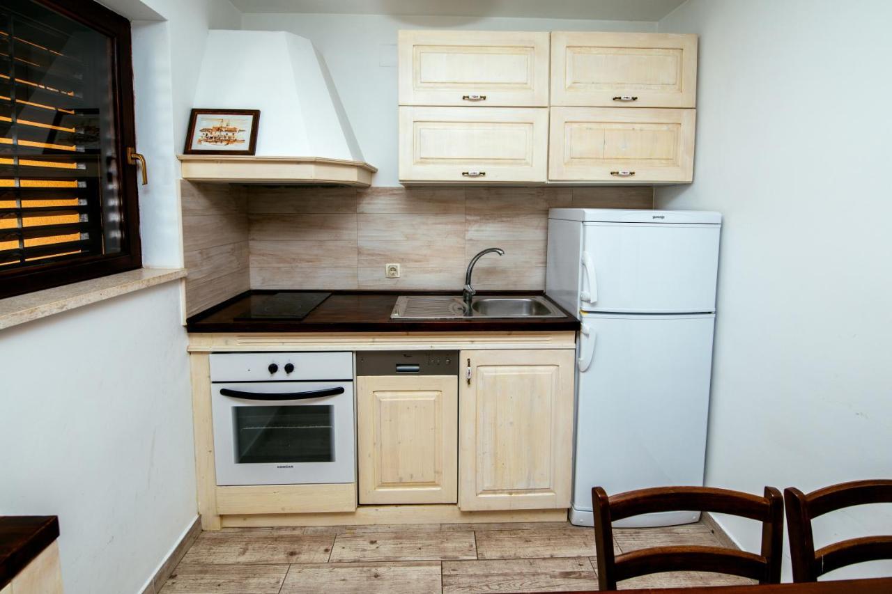 M&M Apartments Biograd Na Moru Luaran gambar