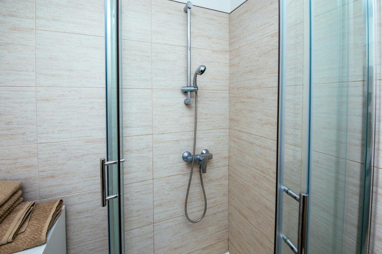 M&M Apartments Biograd Na Moru Luaran gambar