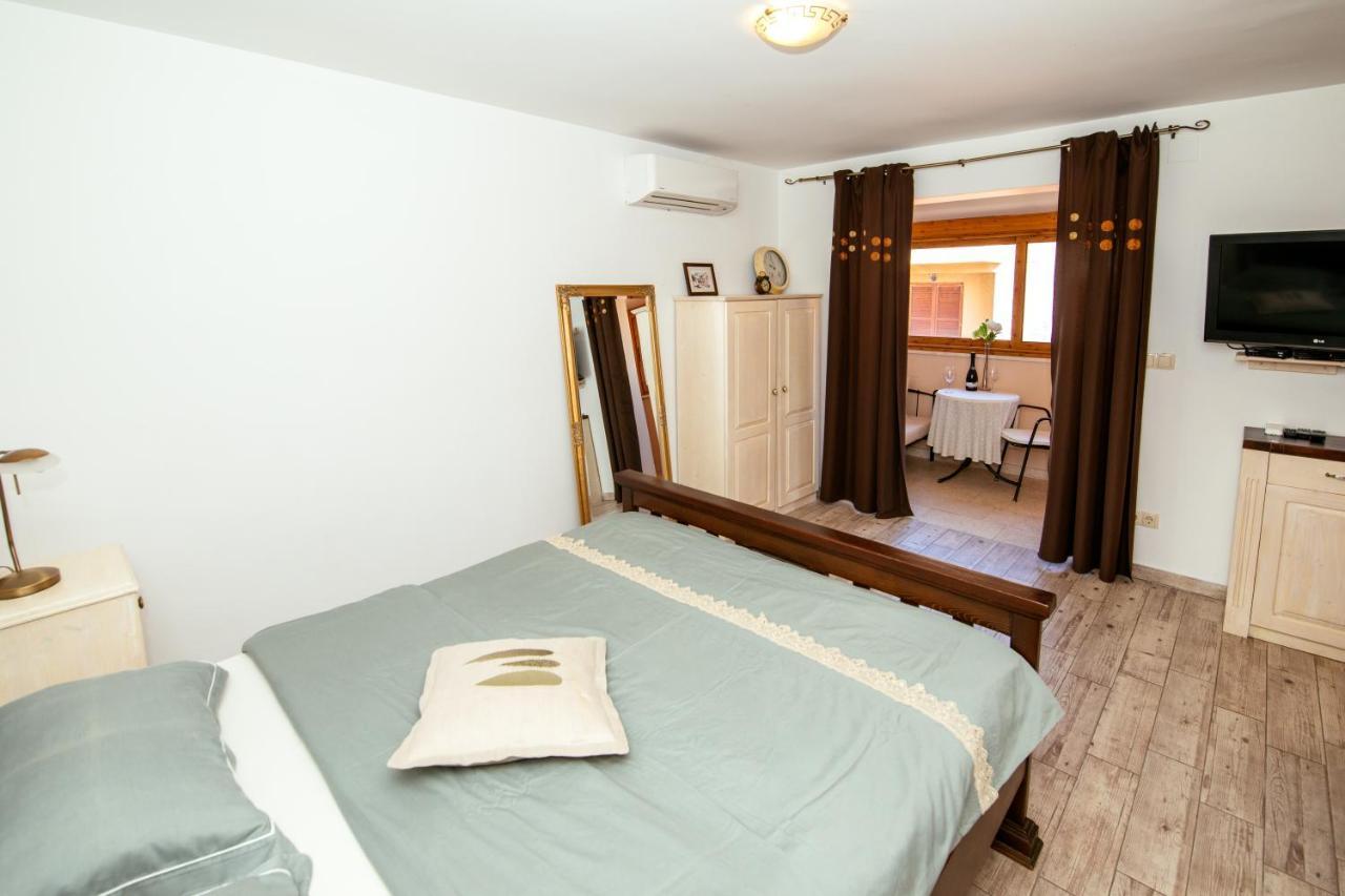M&M Apartments Biograd Na Moru Luaran gambar